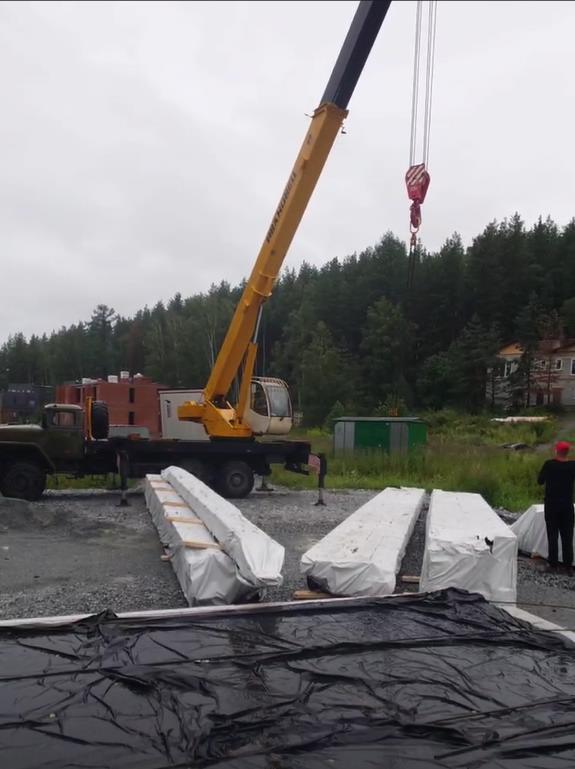 Разгрузили  домокомплект на ГЛК Солнечная Долина